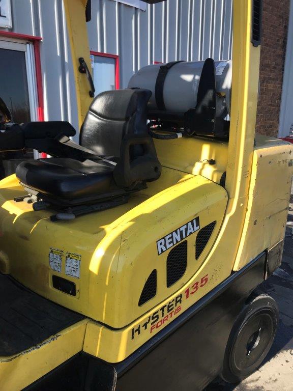 Yellow hyster forklift with power steering for sale